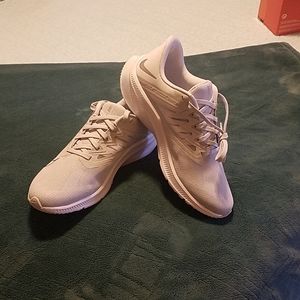 Women's Nike Quest 3